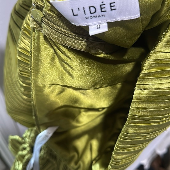 Elegant Green Off-Shoulder Dress - Picture 4 of 5